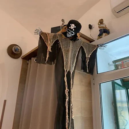 La Tana Dei Pirati نابولي